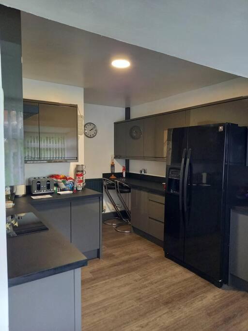 Modernised Home With 2 Bedrooms In Кардифф Экстерьер фото